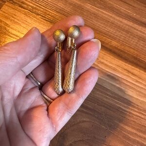 Vintage clip on Chic Gold Textured Drop Earrings 😍